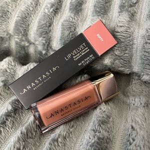 Lip velvet new shade Anastasia